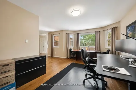 22 Chartwell Crescent Georgina ON L4P 3N8