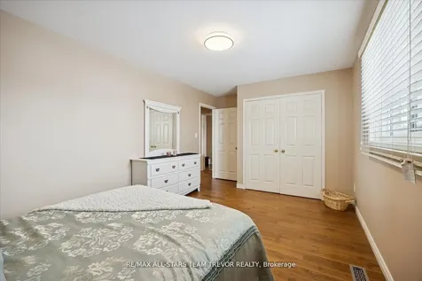 22 Chartwell Crescent Georgina ON L4P 3N8