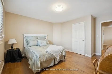 22 Chartwell Crescent Georgina ON L4P 3N8