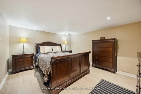 22 Chartwell Crescent Georgina ON L4P 3N8
