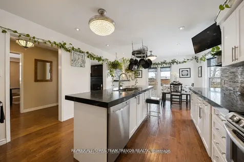 22 Chartwell Crescent Georgina ON L4P 3N8