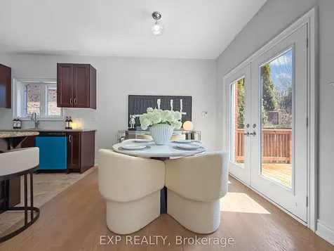 1082 Bob Scott Court Newmarket ON L3X 3L7
