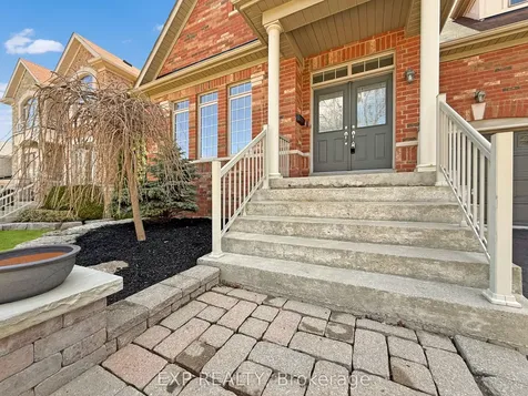 1082 Bob Scott Court Newmarket ON L3X 3L7