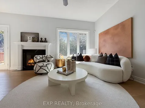 1082 Bob Scott Court Newmarket ON L3X 3L7