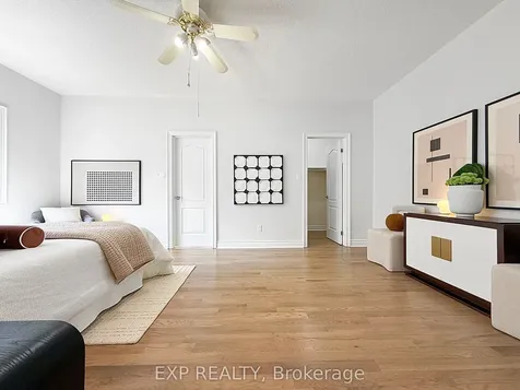 1082 Bob Scott Court Newmarket ON L3X 3L7
