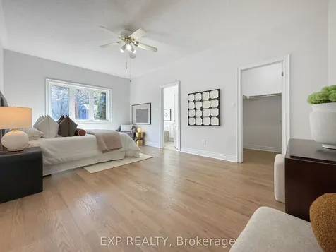 1082 Bob Scott Court Newmarket ON L3X 3L7