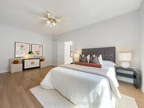 1082 Bob Scott Court Newmarket ON L3X 3L7
