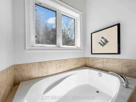 1082 Bob Scott Court Newmarket ON L3X 3L7