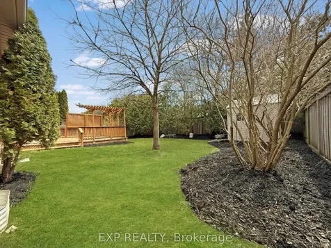 1082 Bob Scott Court Newmarket ON L3X 3L7