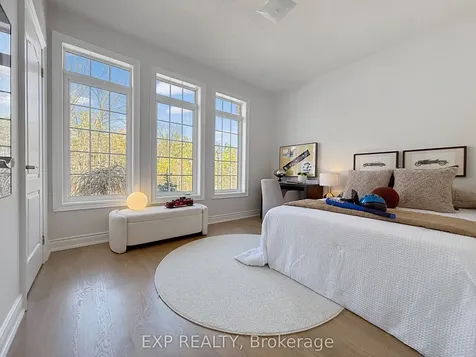 1082 Bob Scott Court Newmarket ON L3X 3L7