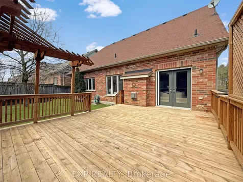 1082 Bob Scott Court Newmarket ON L3X 3L7