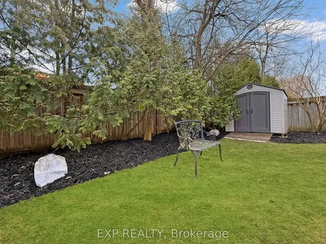 1082 Bob Scott Court Newmarket ON L3X 3L7