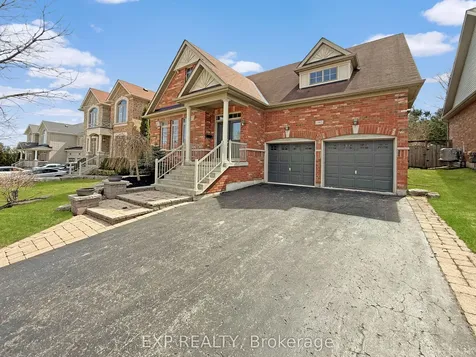 1082 Bob Scott Court Newmarket ON L3X 3L7