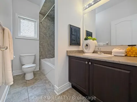 1082 Bob Scott Court Newmarket ON L3X 3L7