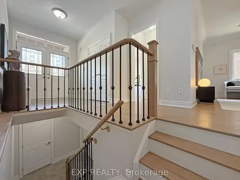 1082 Bob Scott Court Newmarket ON L3X 3L7