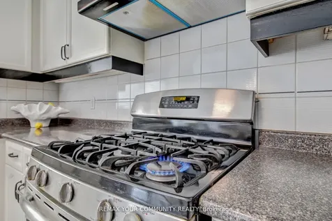 34 Leicester Road Richmond Hill ON L4B 3V5