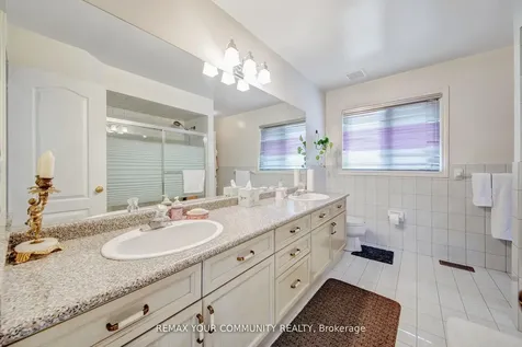 34 Leicester Road Richmond Hill ON L4B 3V5