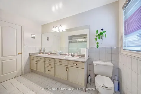 34 Leicester Road Richmond Hill ON L4B 3V5