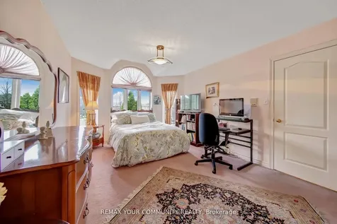 34 Leicester Road Richmond Hill ON L4B 3V5