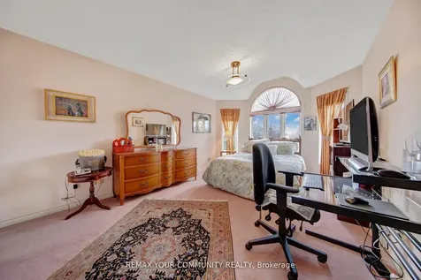 34 Leicester Road Richmond Hill ON L4B 3V5