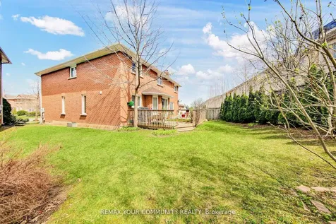 34 Leicester Road Richmond Hill ON L4B 3V5