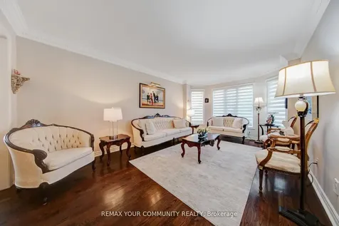 34 Leicester Road Richmond Hill ON L4B 3V5