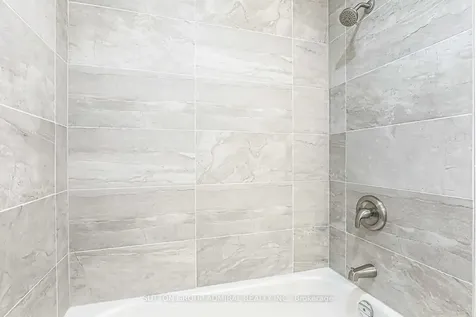 37 Newbury Drive Newmarket ON L3Y 4P9
