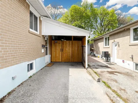 37 Newbury Drive Newmarket ON L3Y 4P9