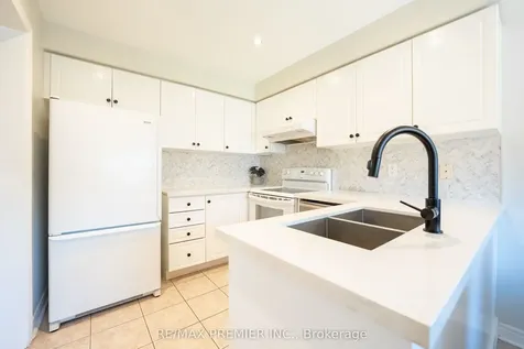 22 Laura Sabrina Drive Vaughan ON L4H 1M6
