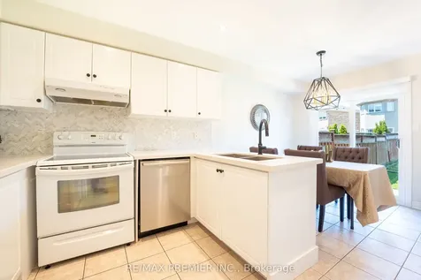 22 Laura Sabrina Drive Vaughan ON L4H 1M6