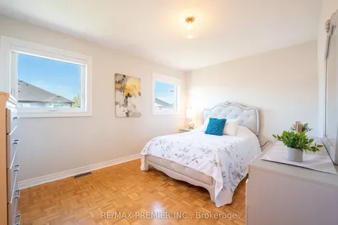 22 Laura Sabrina Drive Vaughan ON L4H 1M6