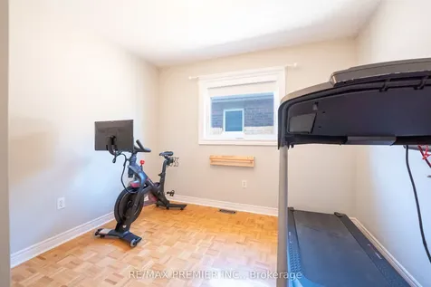 22 Laura Sabrina Drive Vaughan ON L4H 1M6