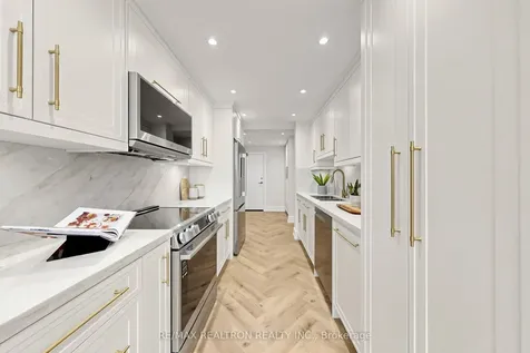 7 Townsgate Drive Vaughan ON L4J 7Z9