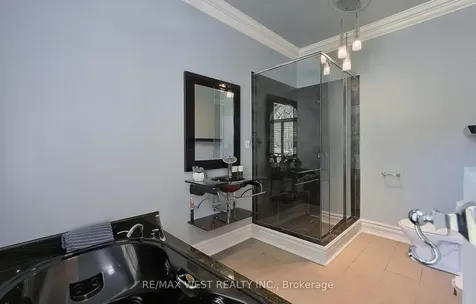 5 Humberview Drive Vaughan ON L4H 1B1