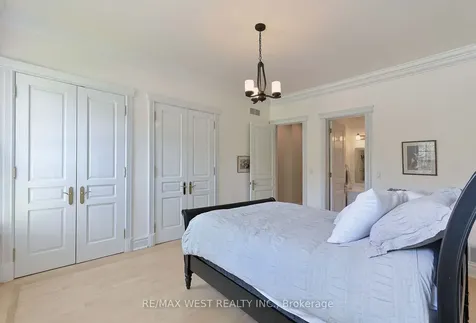 5 Humberview Drive Vaughan ON L4H 1B1