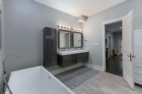 5 Humberview Drive Vaughan ON L4H 1B1