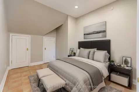 5 Humberview Drive Vaughan ON L4H 1B1