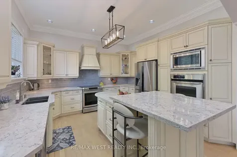 5 Humberview Drive Vaughan ON L4H 1B1