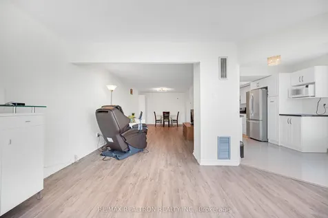 7805 Bayview Avenue Markham ON L3T 7N1