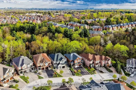 69 Gamble Glen Crescent Richmond Hill ON L4S 2T3