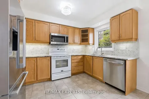 117 Revelstoke Crescent Richmond Hill ON L4B 4T5