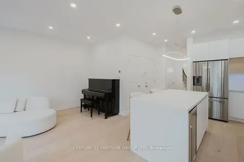 21 Thistle Avenue Richmond Hill ON L4E 0B7