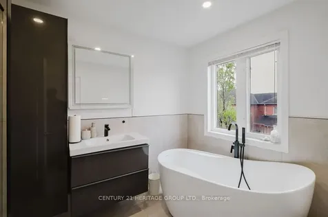 21 Thistle Avenue Richmond Hill ON L4E 0B7