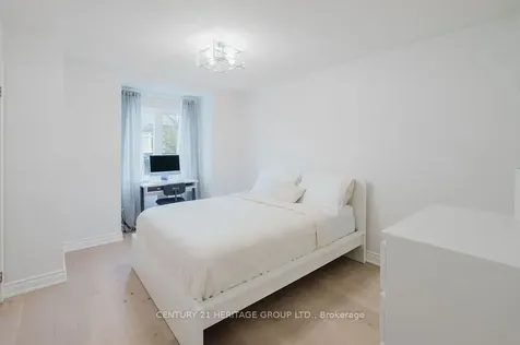 21 Thistle Avenue Richmond Hill ON L4E 0B7