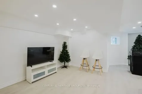 21 Thistle Avenue Richmond Hill ON L4E 0B7