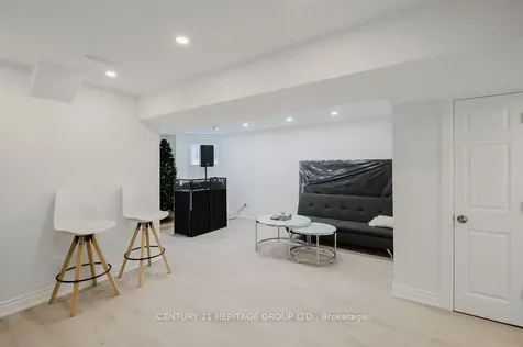 21 Thistle Avenue Richmond Hill ON L4E 0B7