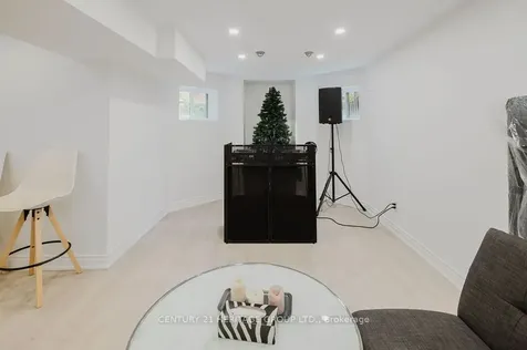 21 Thistle Avenue Richmond Hill ON L4E 0B7
