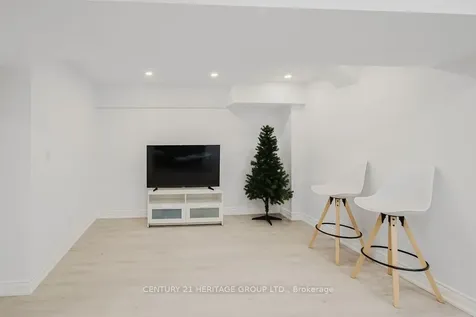 21 Thistle Avenue Richmond Hill ON L4E 0B7