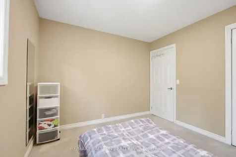 161 Cottonwood Court Markham ON L3T 5W9
