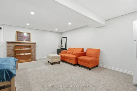 161 Cottonwood Court Markham ON L3T 5W9